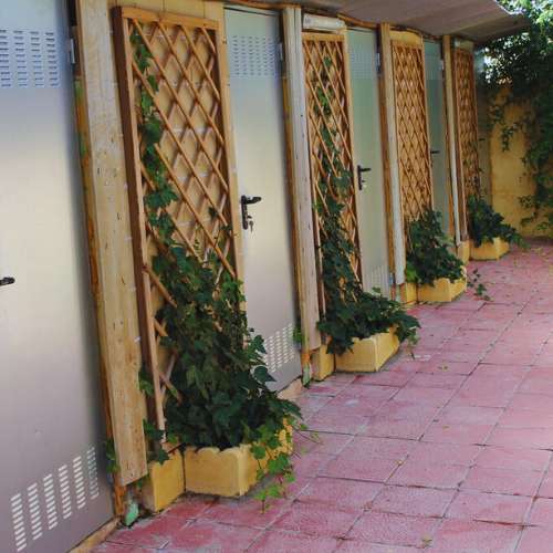 Habitaciones privadas para mascotas en la guardería canina Herocan, ubicadas en Toledo.